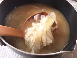 スライス玉ねぎの味噌汁